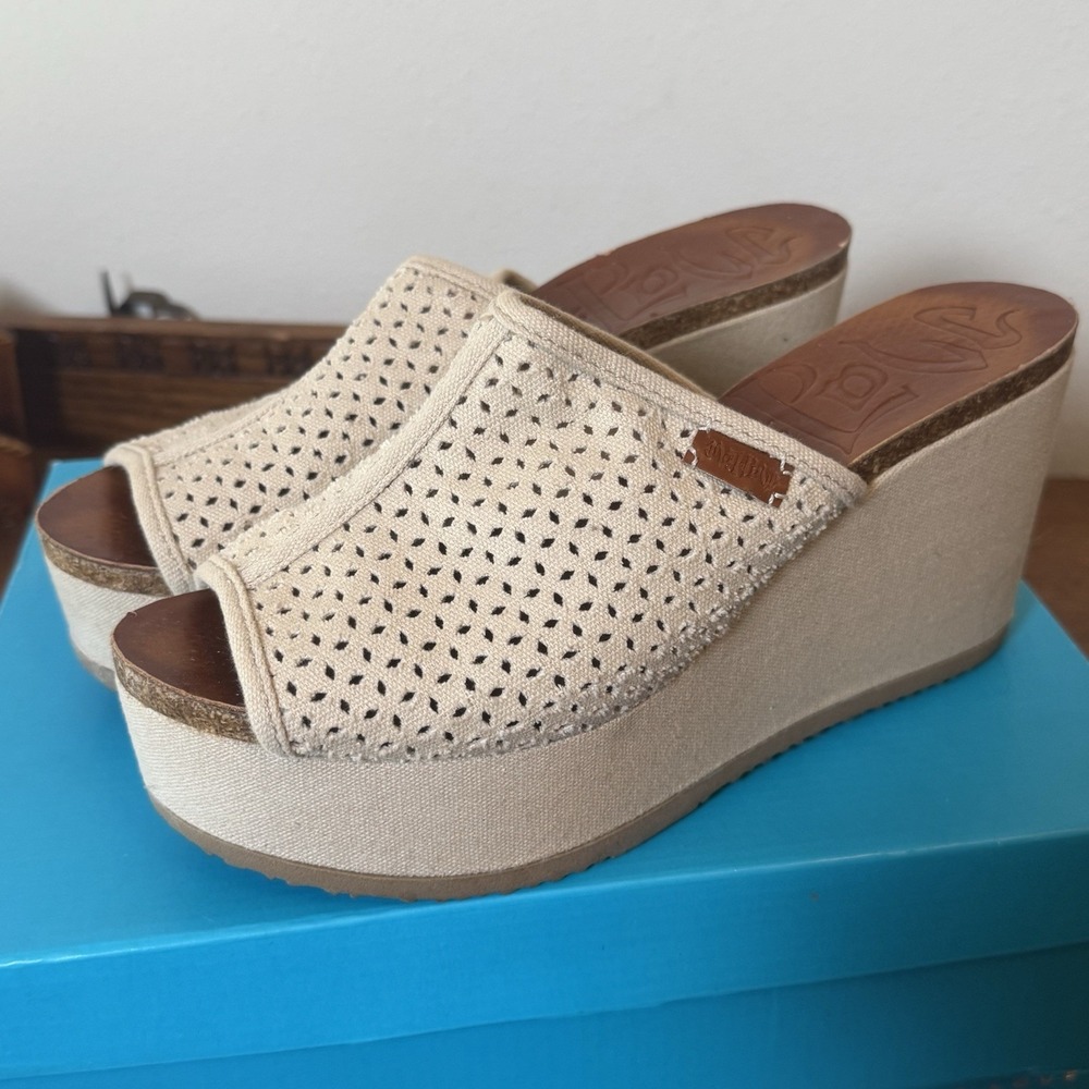 Mad Love Marian Ivory Wedge Sandals Size 8 Platform Peep Toe Slip-On
